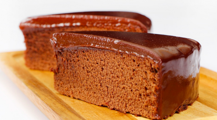 Desayunar pastel de chocolate te ayuda a bajar de peso, según estudio