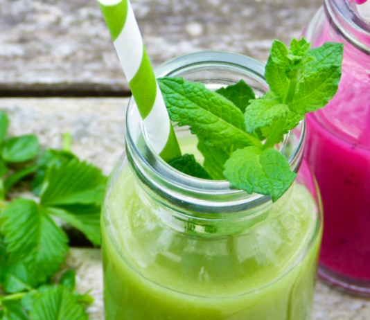 Un jugo verde al despertar te ayudará a mejorar tu rendimiento