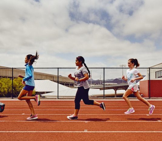 6 razones por las que deberías invitar a hacer ejercicio a una adolescente