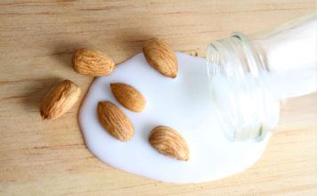 Prepara tu propia leche de almendras para tus smoothies ¡aquí la receta!